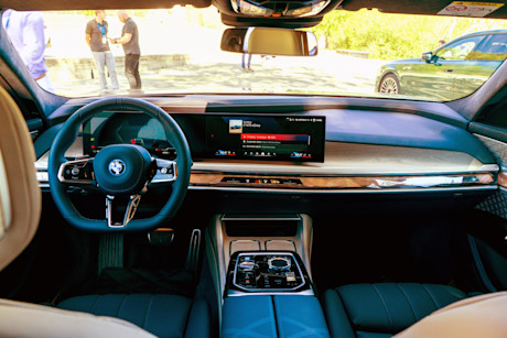 Editorial 2024 bmw i7 m70 fd 231001 11 kd
