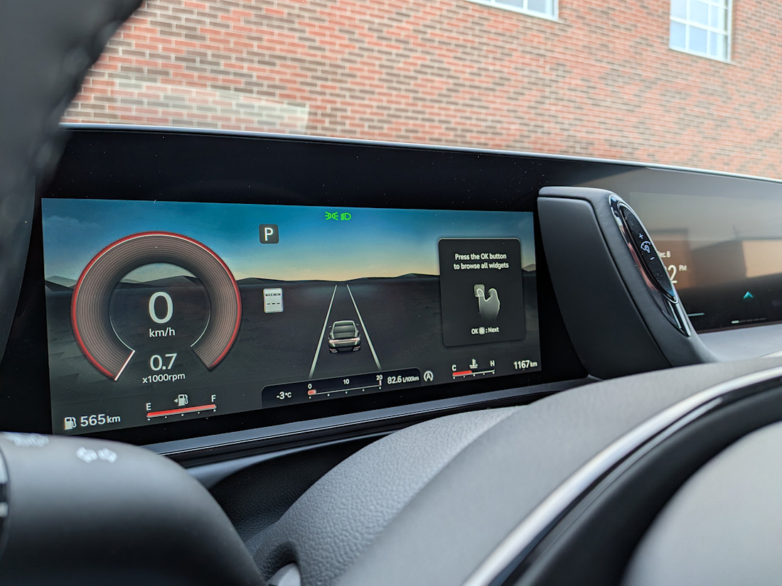 2026 Genesis G90 Black Edition - TD - SBe - 260327 - 39.jpg