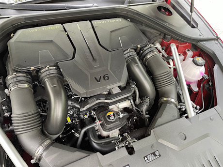 Editorial 2026 genesis gv70 35t sport awd fd pb 250405 20