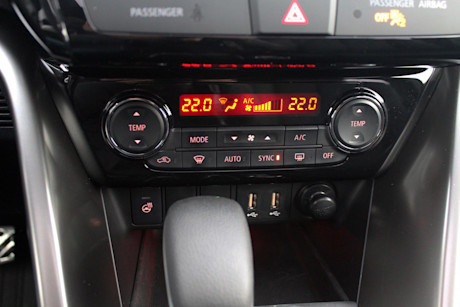 Editorial 2024 mitsubishi eclipse cross noir td 240220 17 pb