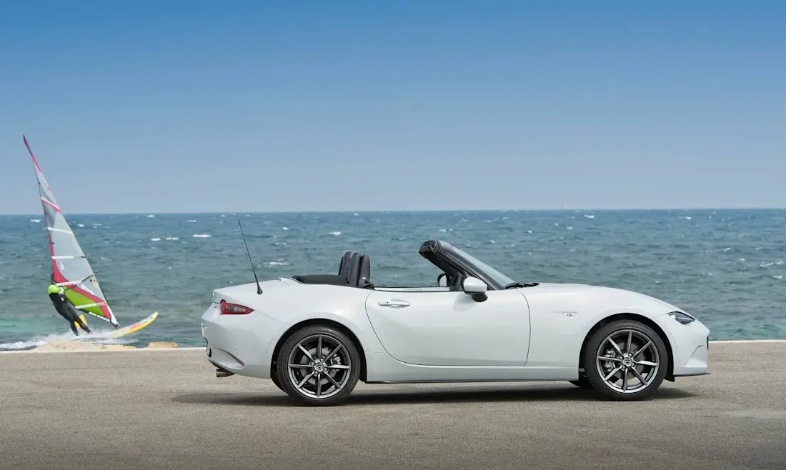 mazda-mx-5-cabrio-side mazda-mx-5-cabrio-side