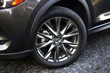 Mazda CX-5 Signature 2.5T vs 2.2D 2019 : match comparatif Body Image