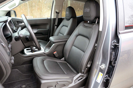 Chevrolet Colorado ZR2 Bison 2020 vs Jeep Gladiator Rubicon 2020 : match comparatif Body Image