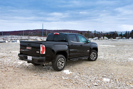 Editorial 2017 gmc canyon diesel 4wd crew cab short bed 15 ew