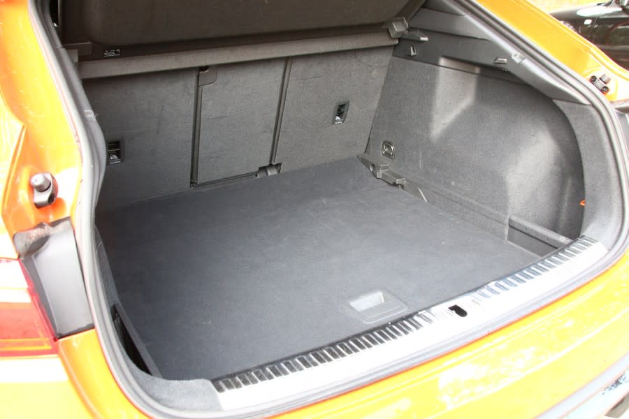 compa-q3-sportback-mini-countryman-19.jpg