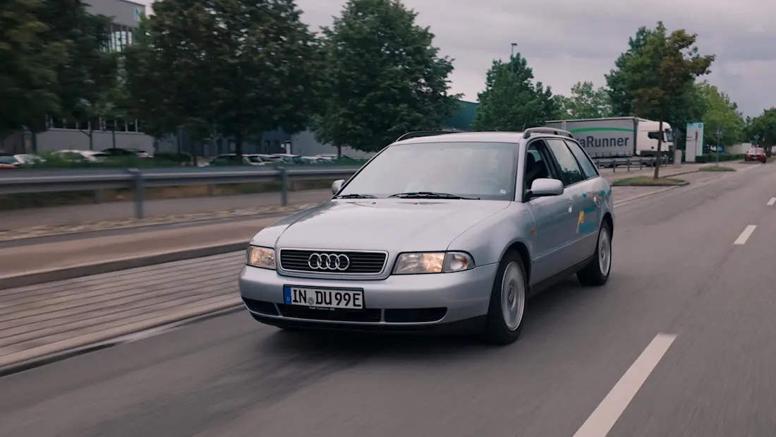 audi-a4-duo-1996-front-dynamic