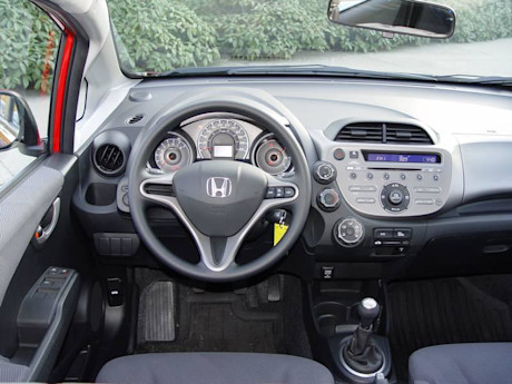 Editorial 2009 honda fit lx gw 015 3481