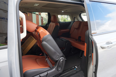 Editorial 2025 kia carnival jl 34