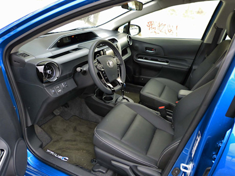 Editorial 2018 toyota prius c technology 09 jb