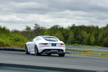 Editorial 07 bh 2016 jaguar f type r awd