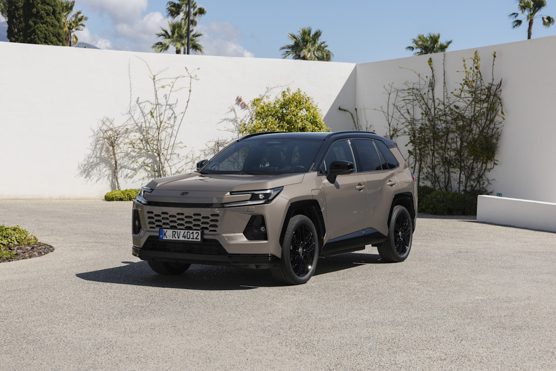 RAV4 2026 Ibrida Plug-In 01