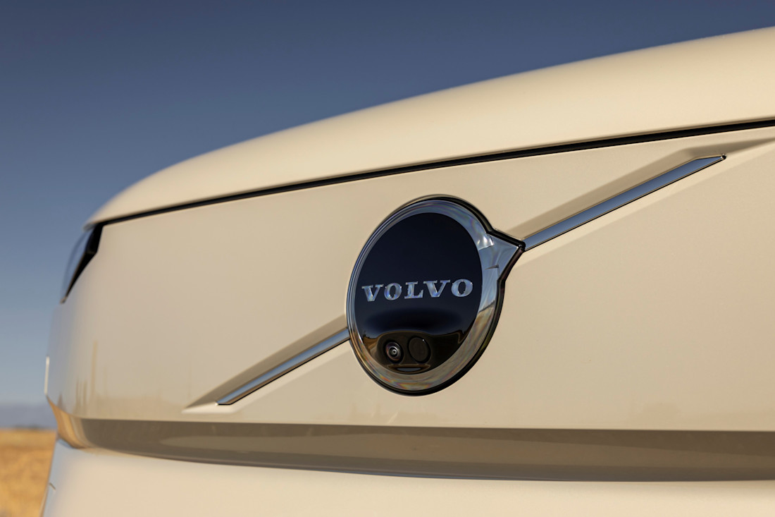 332576-volvo-ex90-sand-dune-exterior-48a858-46e75e