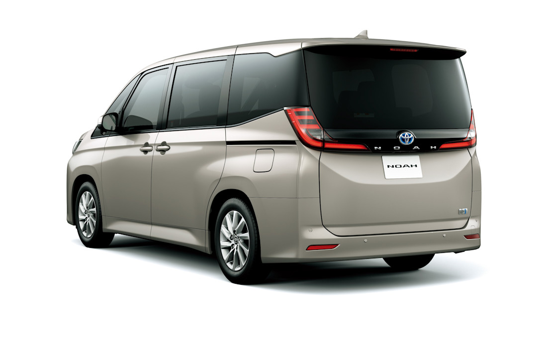 toyota-noah-back