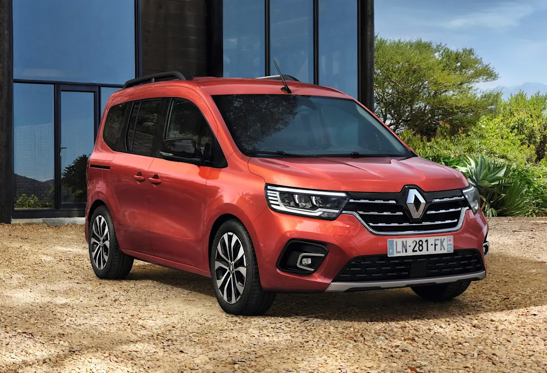  La Renault Kangoo esiste dal 1997. Identica nella costruzione alla Mercedes Citan - ma con un design diverso - la terza generazione è apparsa nel 2021.