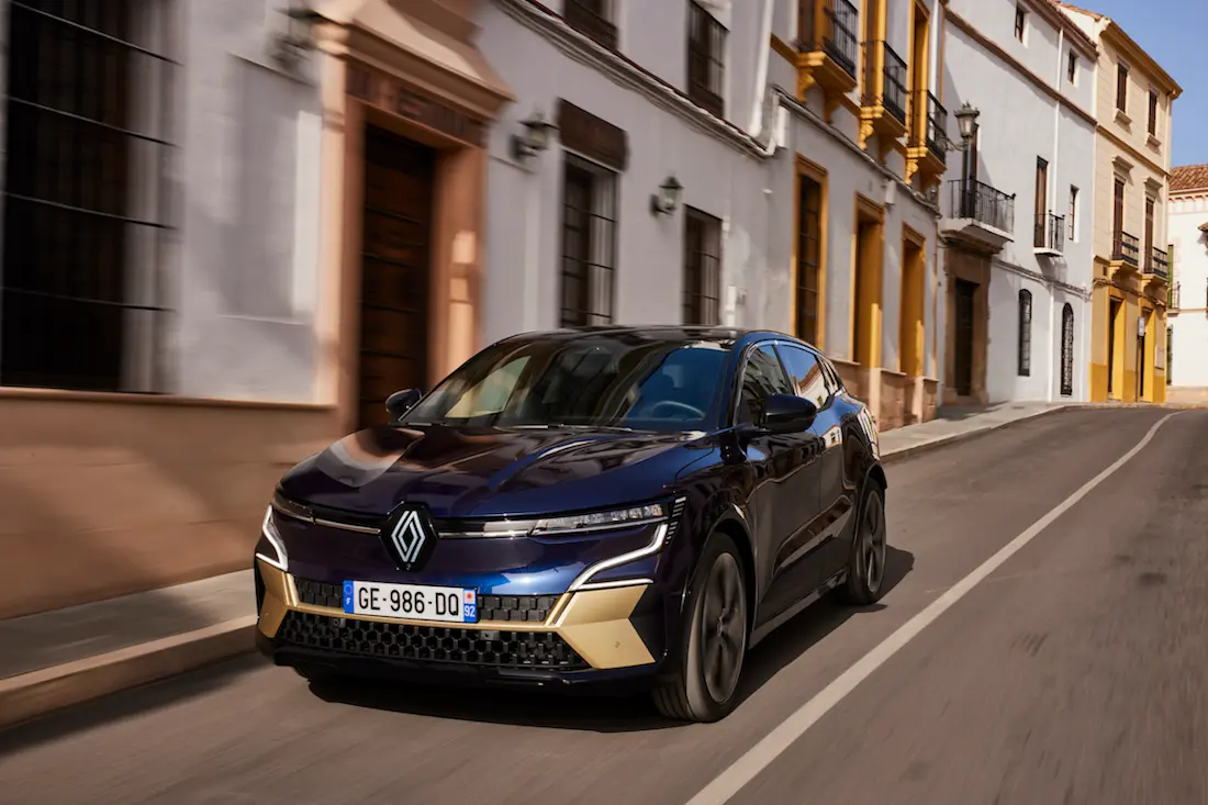 Renault Mégane E-Tech (2023) dynamic, front view Renault Mégane E-Tech (2023) dynamic, front view