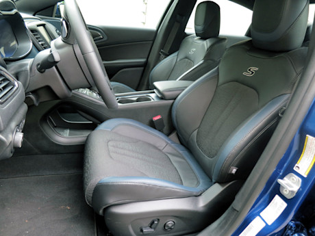 Editorial 2015 chrysler 200s 36 awd pb 08 2102