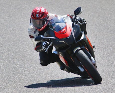 Editorial 2017 aprilia rsv4 rr 14 hb