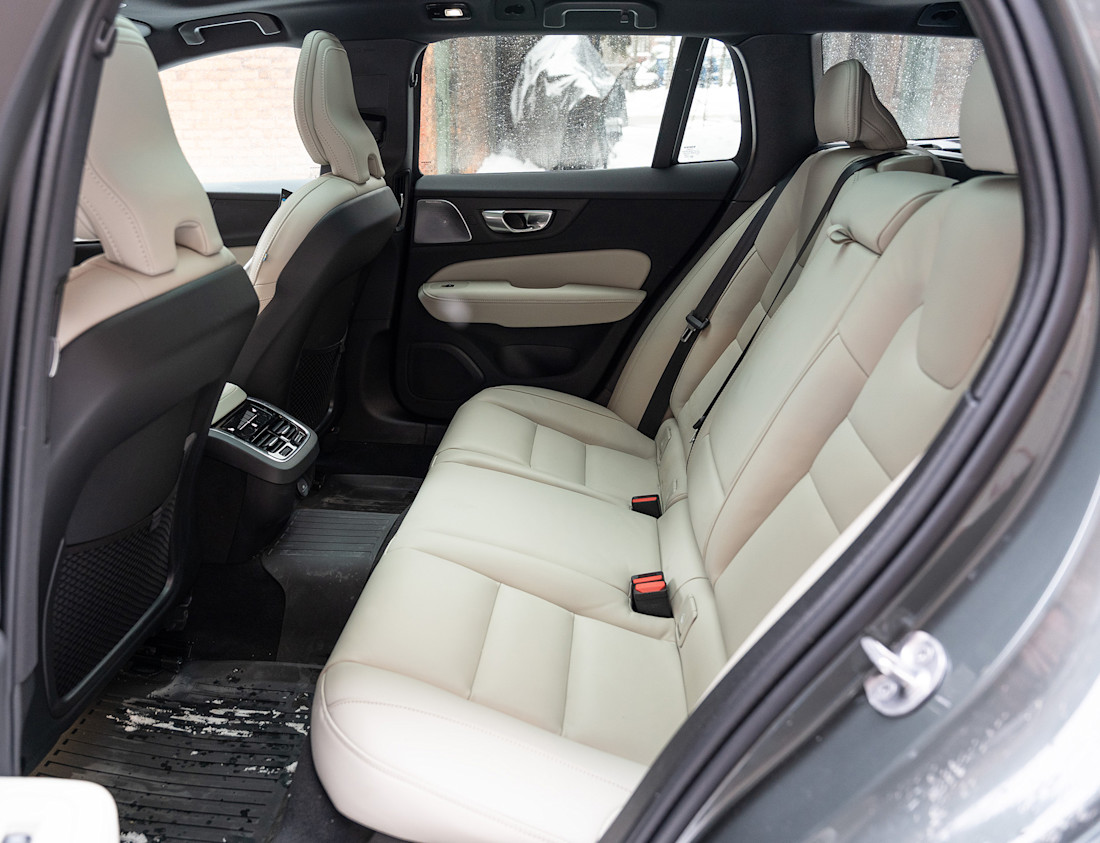 2026 Volvo V60 Cross Country - TD - JW - 260209 - 23.jpg