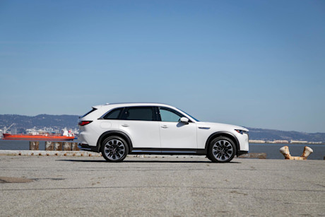 Editorial 2024 mazda cx 90 phev 04 jw