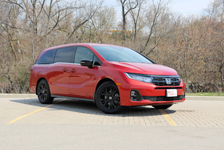 Editorial 2025 honda odyssey review exterior front 3q 2