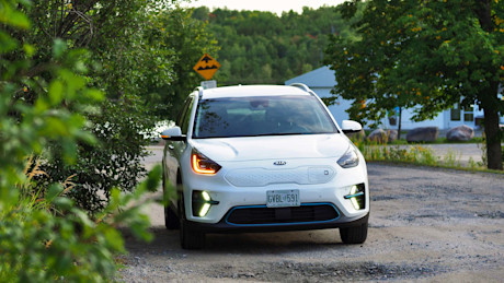 Editorial 2019 kia niro ev sx touring 02 jp