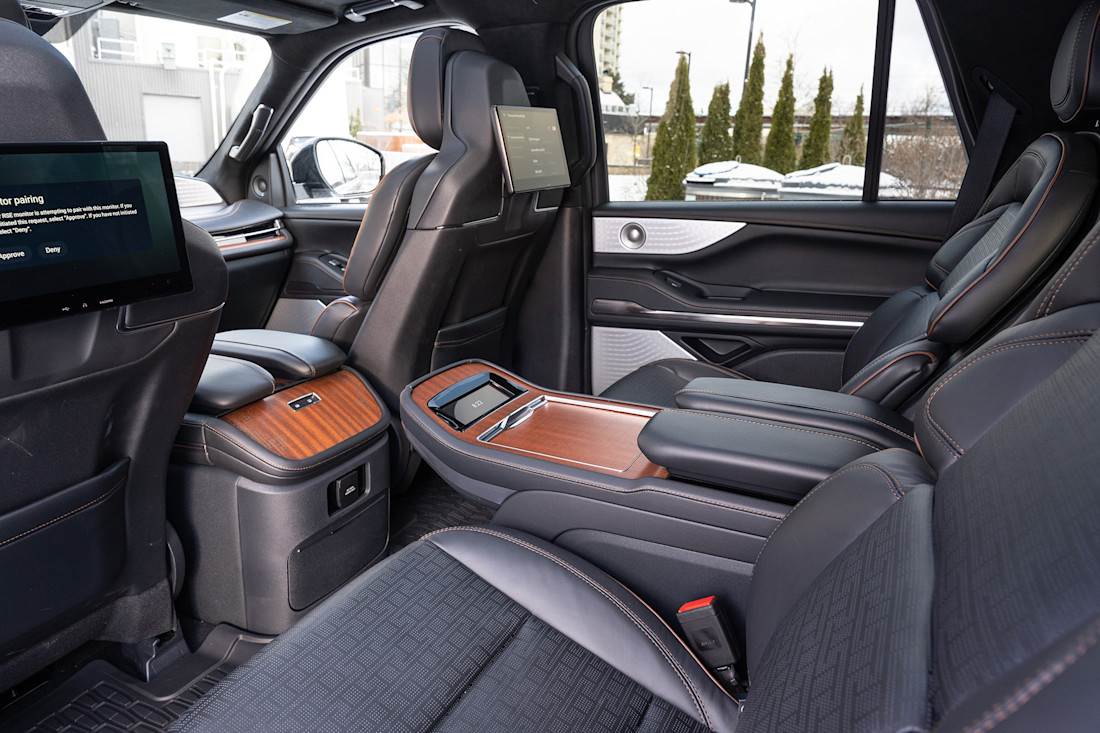 2026 Lincoln Navigator - TD - JW - 260413 - 19.jpg