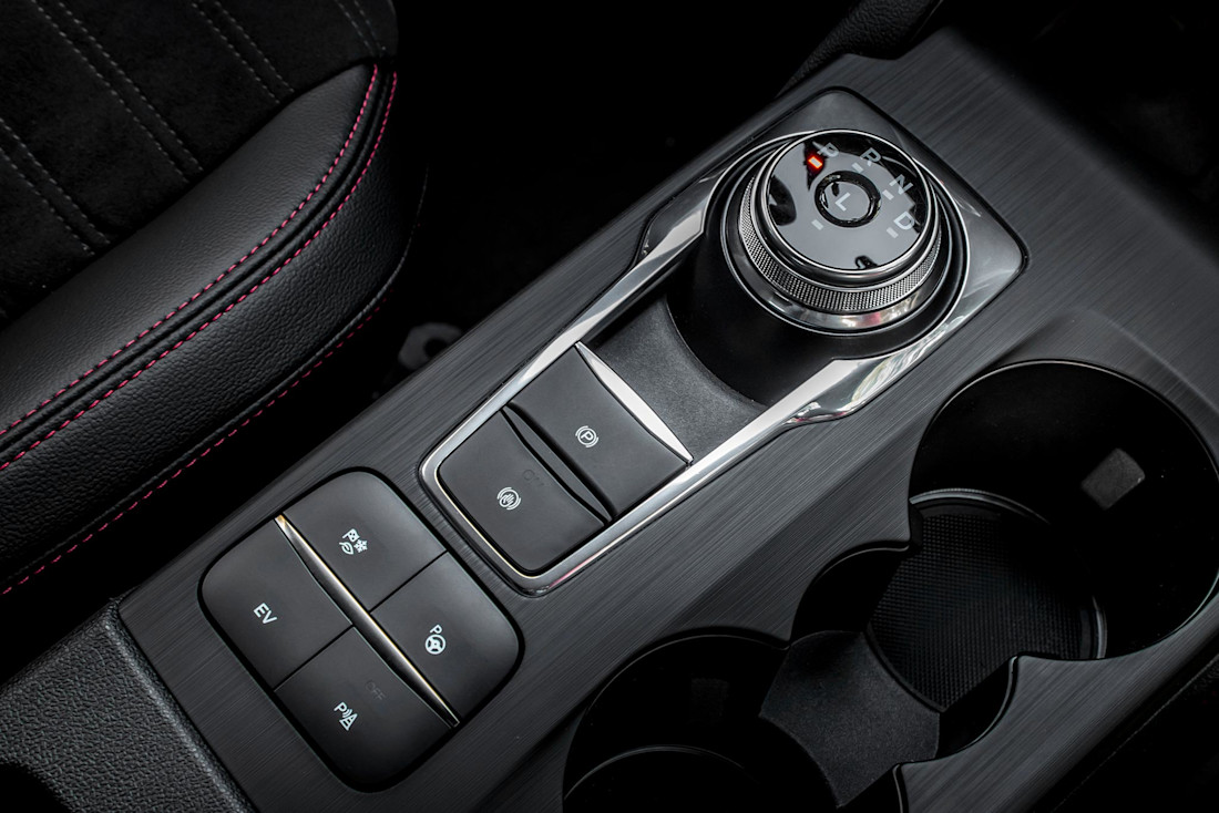Kuga_ST-Line_X_Plug-In_Hybrid_038-LOW.jpg