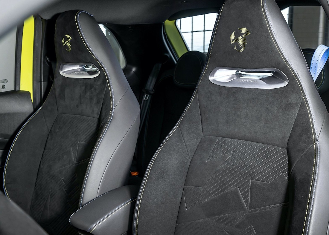 fiat-500e-abarth-seats