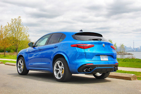 Editorial 2019 alfa romeo stelvio quadrifoglio awd 08 dw