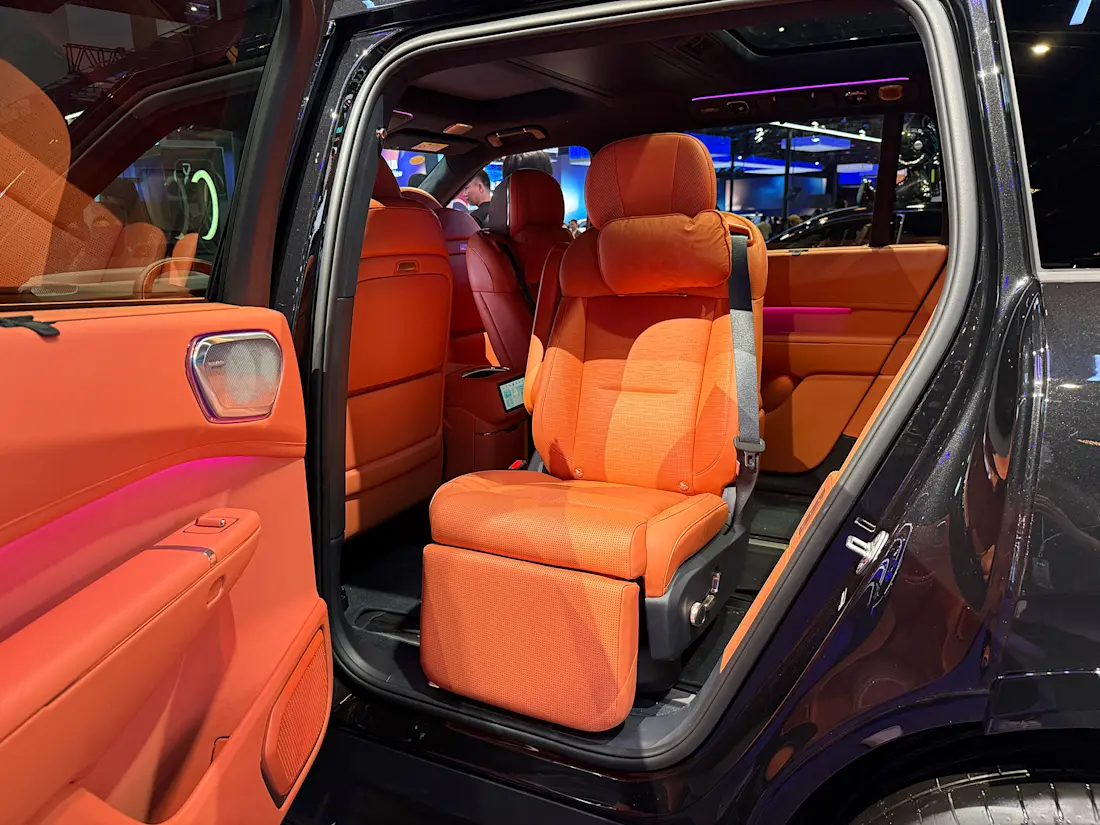 Lynk 900 swivel seat