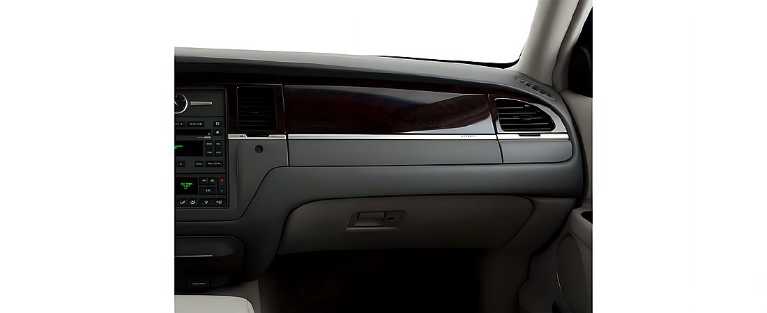 Lincoln Town Car 2011 17