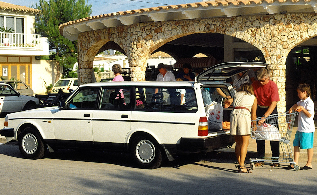 volvo-polar-side