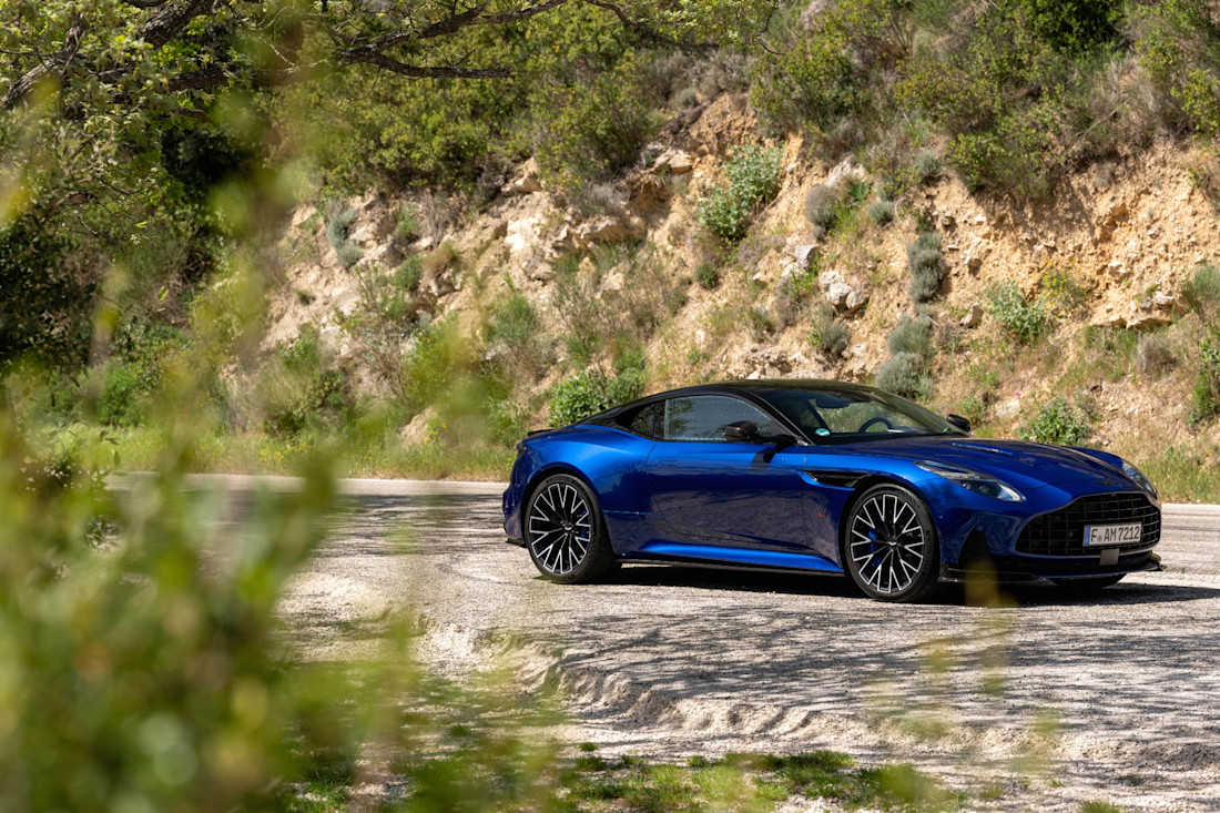 aston martin db12 s10
