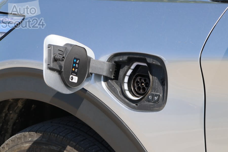 ford-explorer.phev.22.43.jpg