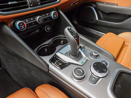 Editorial 2021 alfa romeo giulia ti sport awd 20 sh