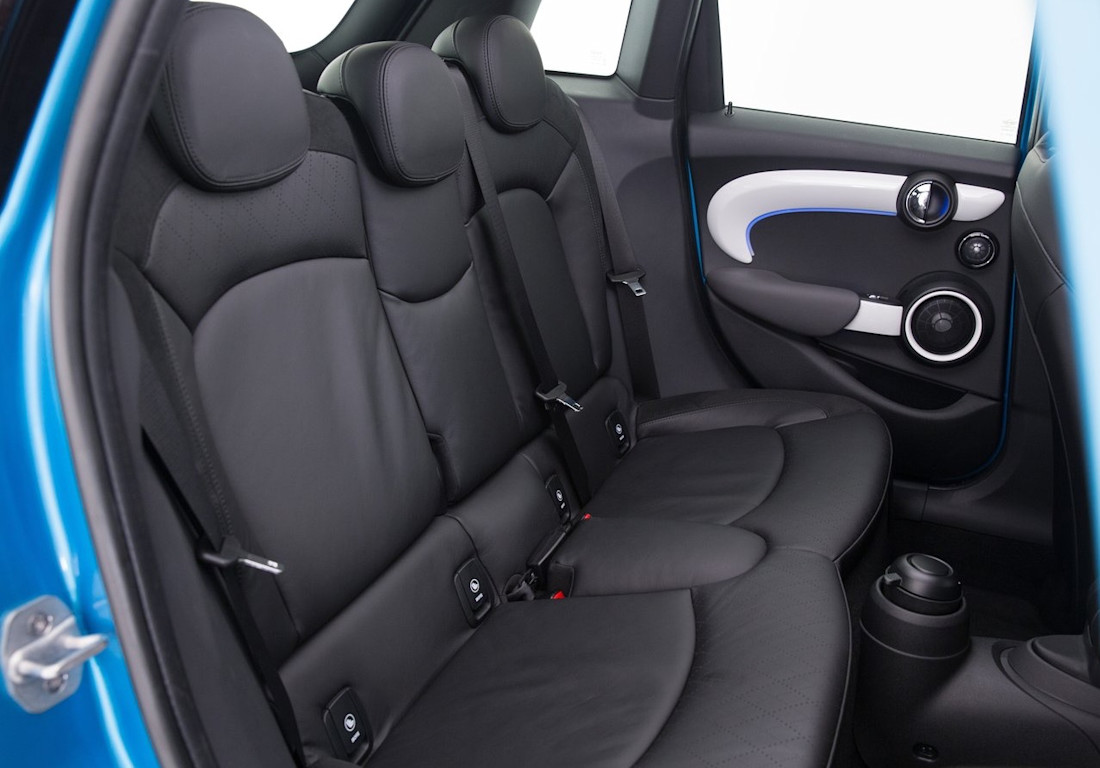 Mini-Cooper 5-door-2015 interior 2