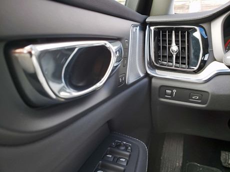 Editorial 2019 volvo v60 inscription 31 sw