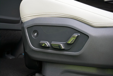 Editorial 2024 kia ev9 land awd w gt line package fd 231215 34 di