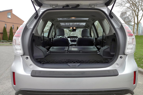 Editorial 2015 toyota prius v sh 26