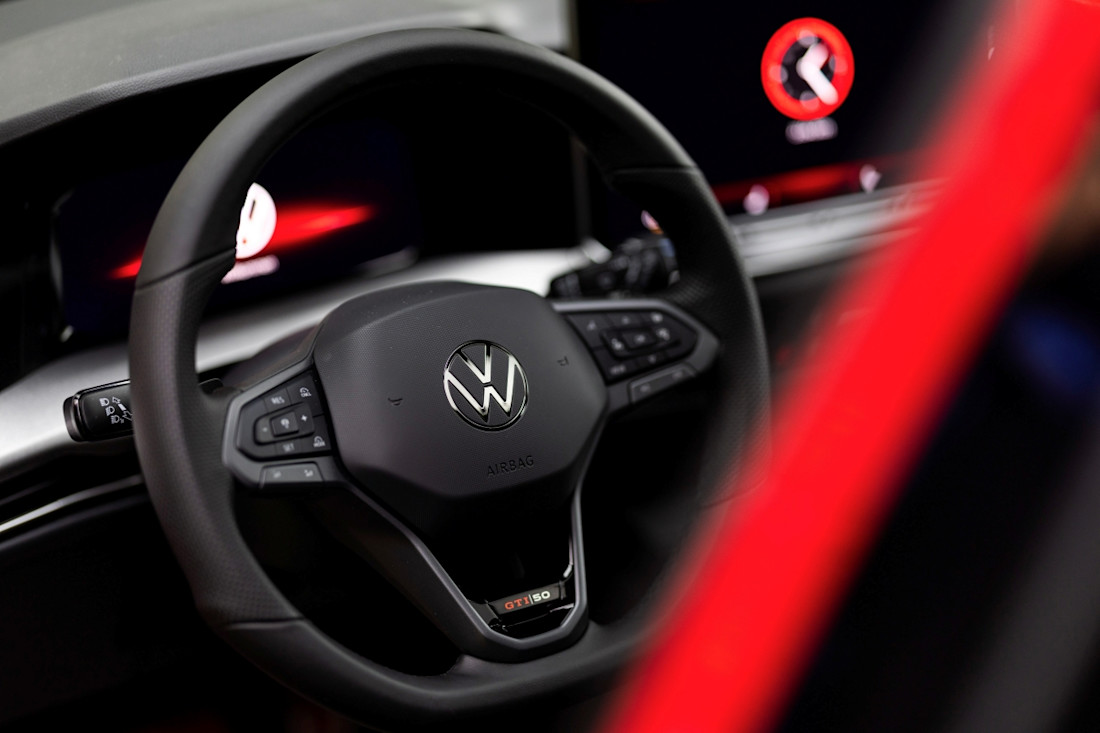 vw-golf-gti-edition-50 (5).jpg