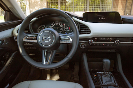 Editorial 2021 mazda3 gt turbo awd 16 sm