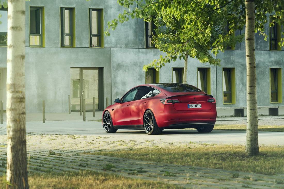 1qhcg2J7gyZ4Yrf3FfoYRP-c5d7dd30f40ea176e2b29cd57a2b1d50-tesla-model-3-novitec-2019-32-6-1100