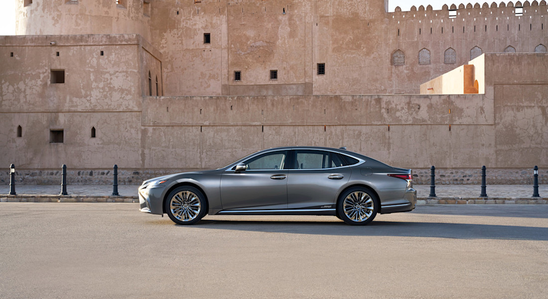 lexus_ls_500h_awd_38
