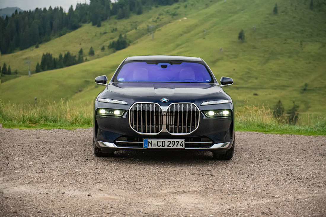 BMW-740d-xDrive-Front