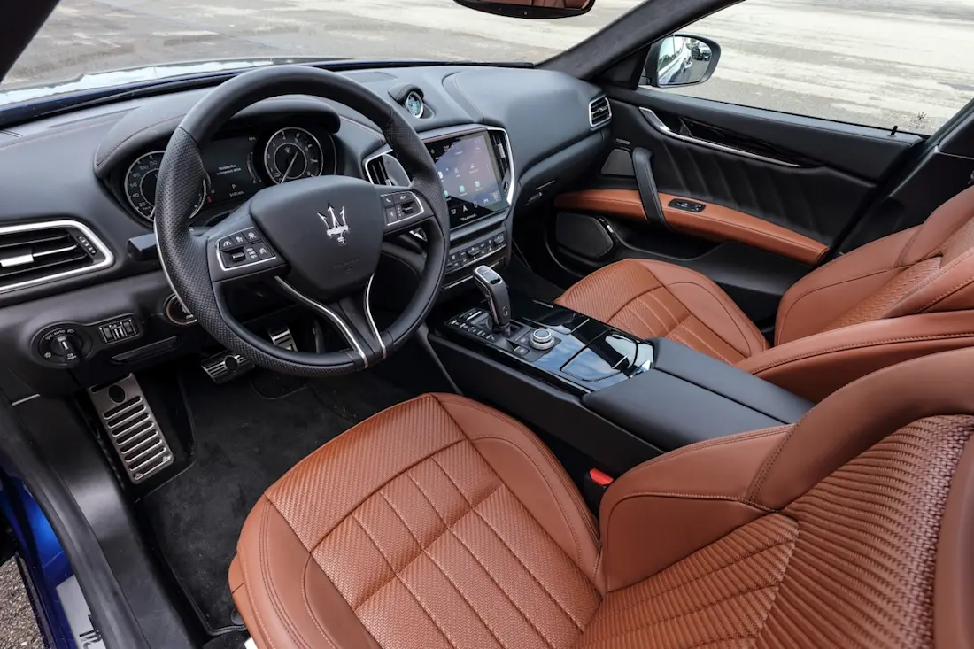 AS24 Ghibli interieur AS24 Ghibli interieur