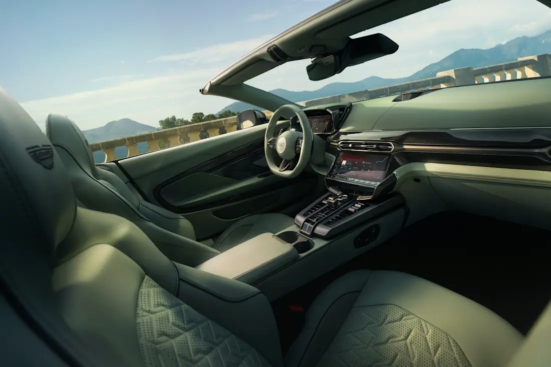 aston-martin-vanquish-volante-2025 (3)