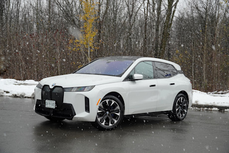 BMW iX xDrive60 2026 : essai routier Body Image