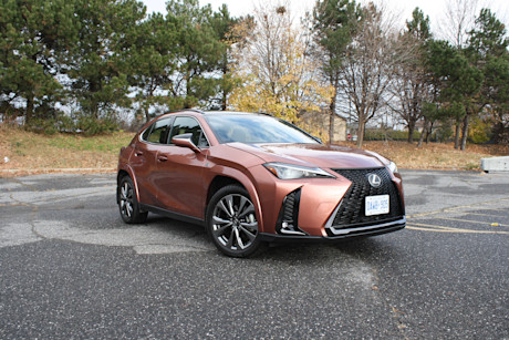Lexus UX 300h 2025 : essai routier Body Image