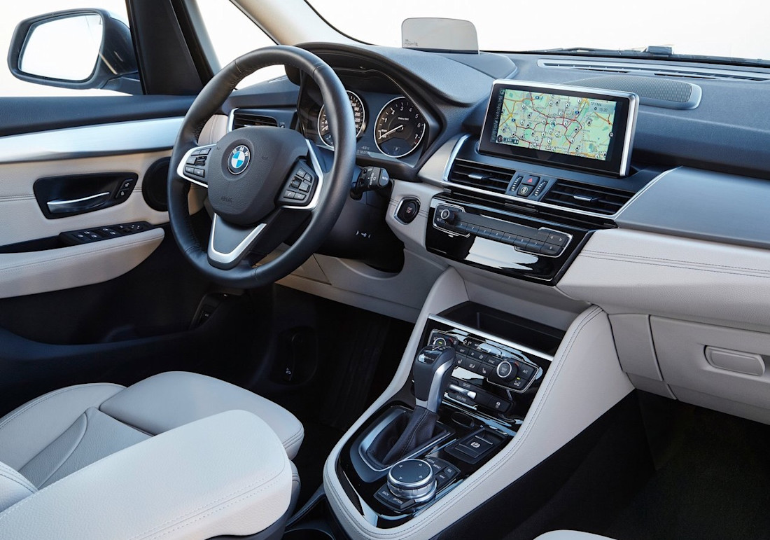 BMW-225xe Active Tourer-2016 interior