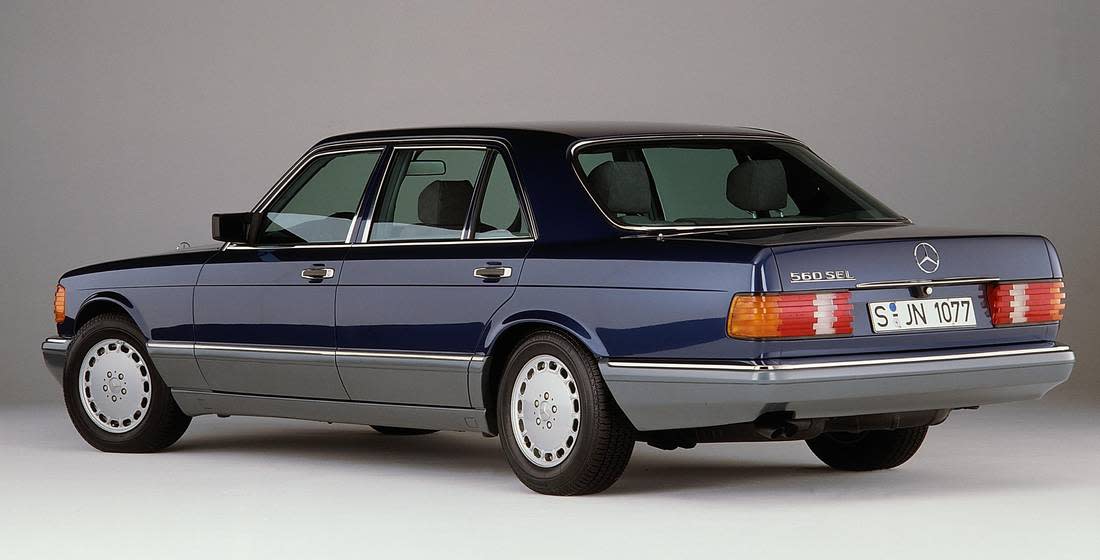5cKMPlEDEO3wrVlNj7DTm8-029a69d026d024687c5f8ad9018496f4-mercedes-benz-560-back-1100